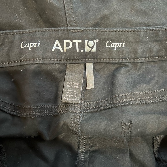 { apt 9 } woman’s black capri pants - Picture 5 of 6